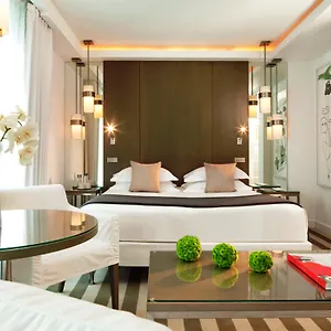 Le A 4*, Paris Fransa